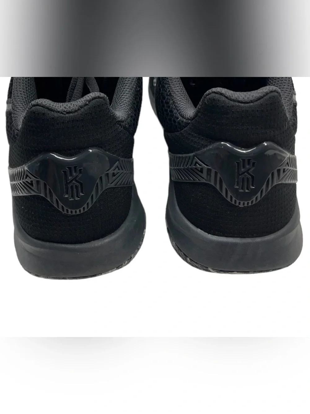 Nike Kyrie Flytrap II AQ3412-009 Black Basketball Shoes Youth Size 6Y Sneakers
